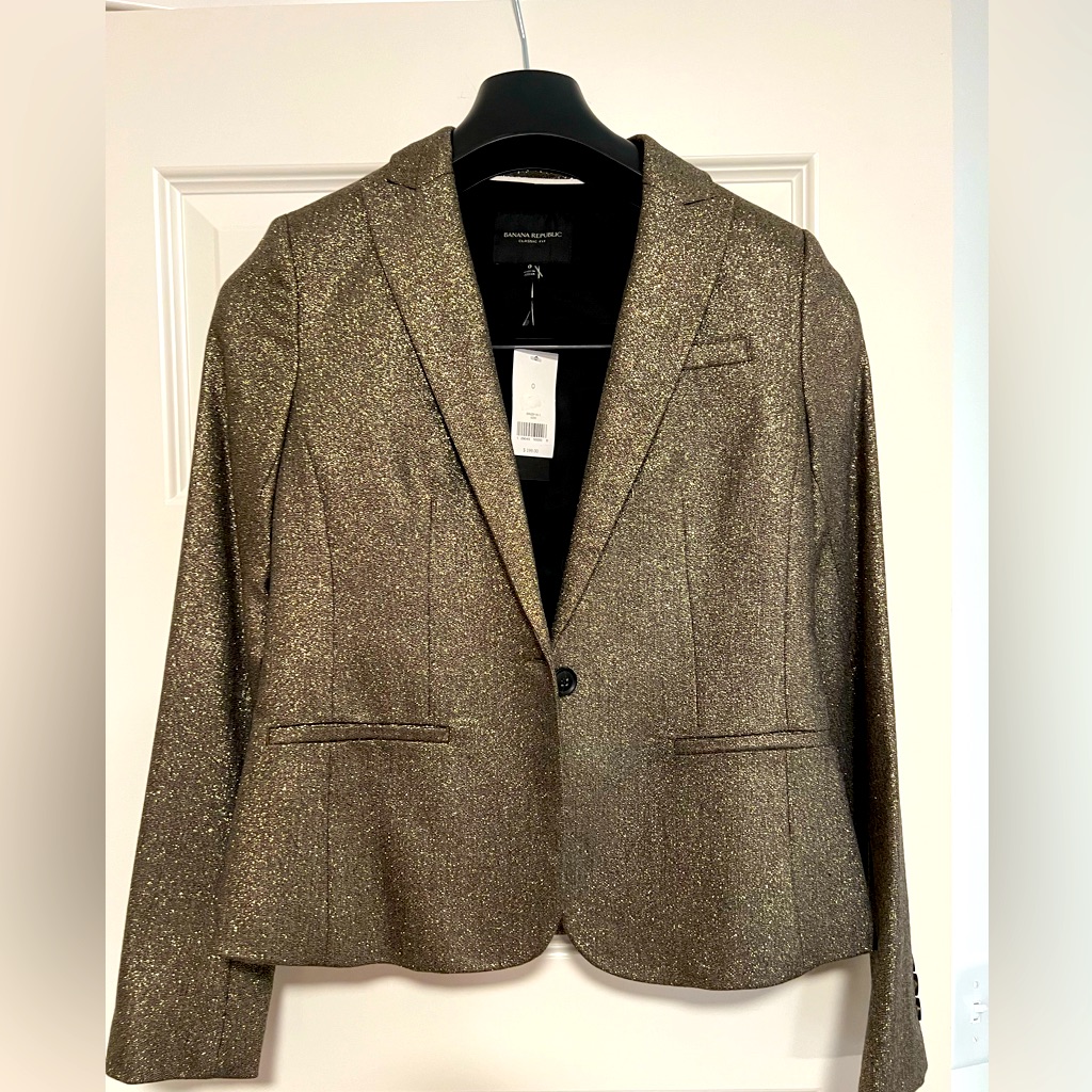 Beautiful Women’s Banana Republic Gold Metallic Suit -Size 0r